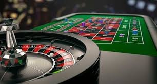 Blackjack dealer interaction via live chat